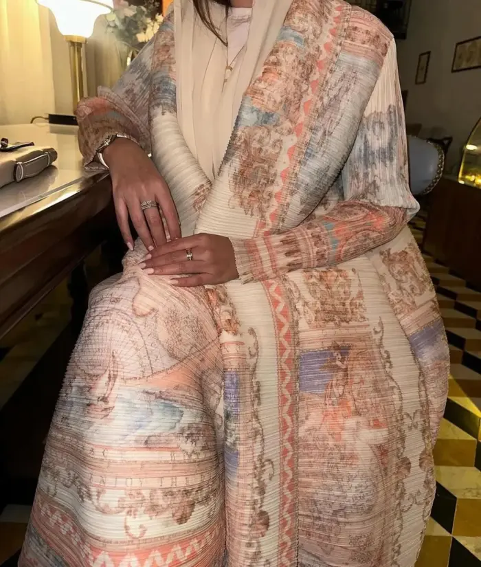 Vintage Blush Art Abaya