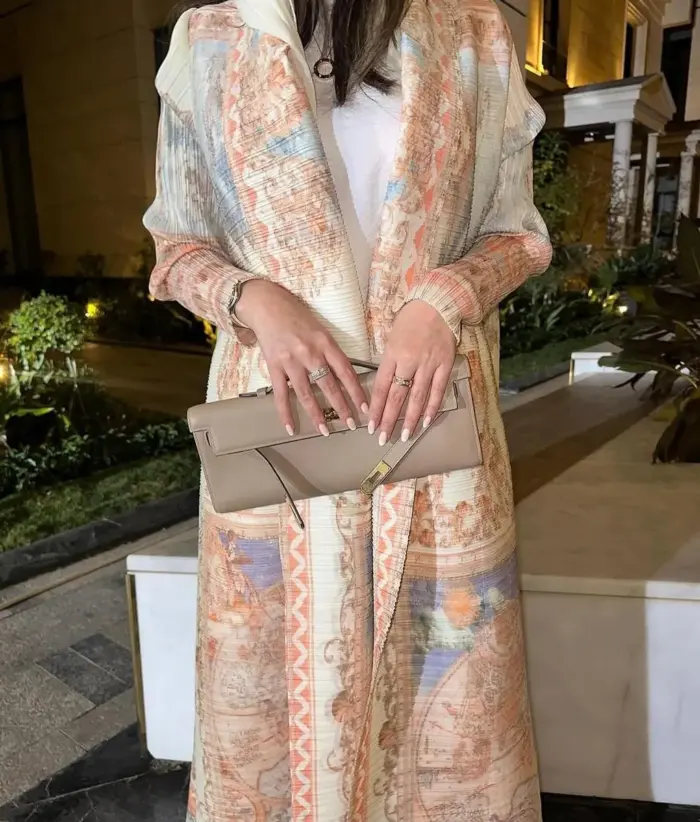 Vintage Blush Art Abaya - Image 2