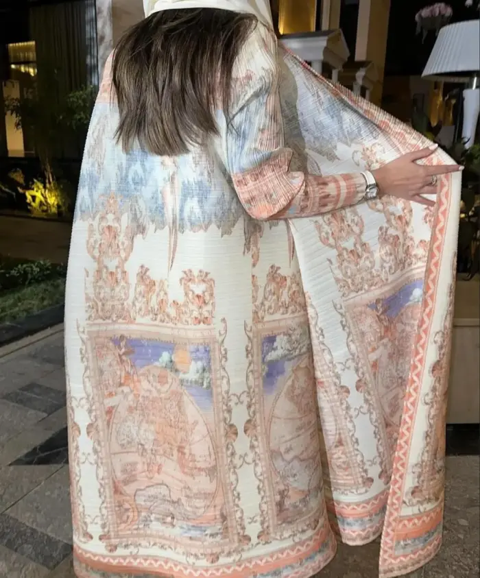 Vintage Blush Art Abaya - Image 3