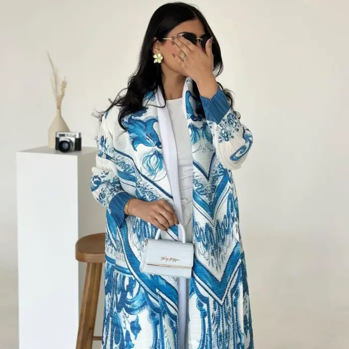Blue Porcelain Inspired Abaya - Image 4