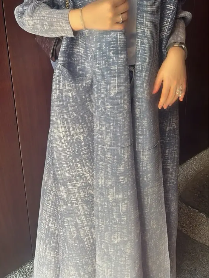 Silver Mist Textured Abaya - Image 3