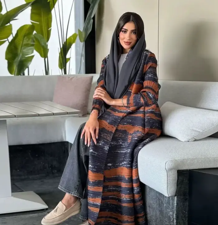 Midnight Rust Stripe Abaya - Image 3