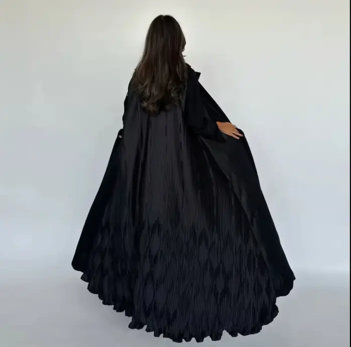 Midnight Luxe Pleated Abaya - Image 4
